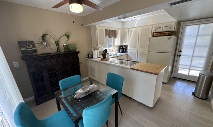 Alhambra Cottage | Private 1 Bedroom Guest House with Pool & Spa - Rated 9.8