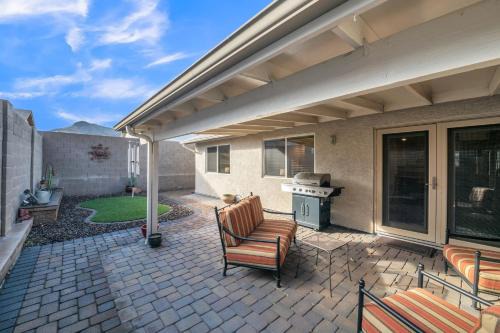 Paradise Valley Village House | Year-Round Comfort: Pet-Friendly Family Retreat