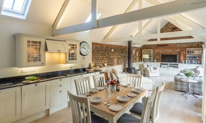 Weybourne House | Oceanfront Summer Barn in Weybourne, Norfolk - Guest Rated 9.4