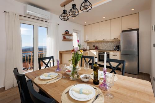 Meterize Apartment | Tranquil Summer Breeze Apartment with Spectacular Views