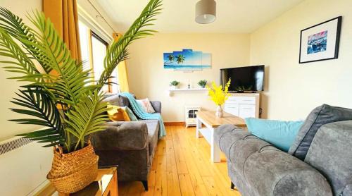 Youghal Villa | Family-Friendly Summer Breeze: Poolside Retreat in Youghal