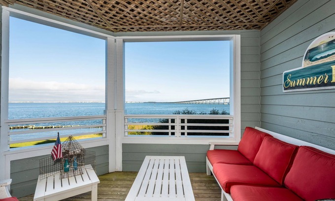 Manteo Condo | Cozy Soundfront Condo with Pool & Pet-Friendly Perks