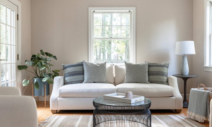 Fifth Ward House | Beachfront Escape: Explore Cliff Walk & Historic Mansions!