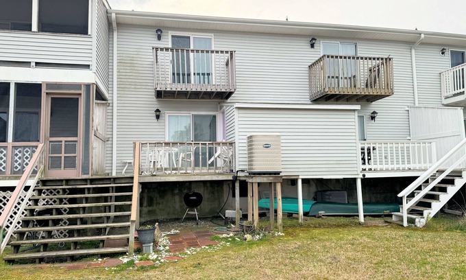 Deep Hole House | Waterview Townhouse with Shared Dock Near the Beach