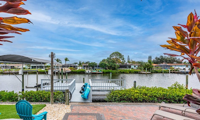 Apollo Beach House | Unforgettable Summer Getaways: Pet-Friendly Ocean View Retreat