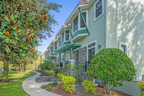 Florida Central Atlantic Coast House | Elegant Townhome Near Disney - Pet Friendly & Pool Access