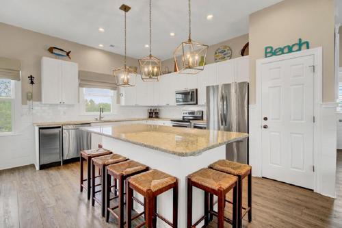 Isle of Palms House | Discover Summer Dunes Lane 1: Family-Friendly Retreat