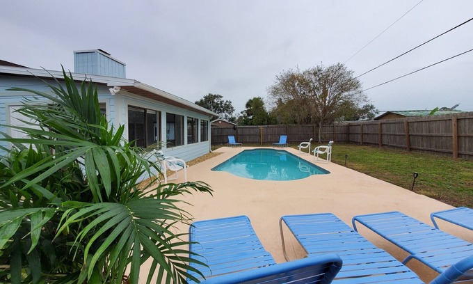 Florida Shores House | Unforgettable Summer & Fall Getaway: Pool, Beach & Pets Welcome
