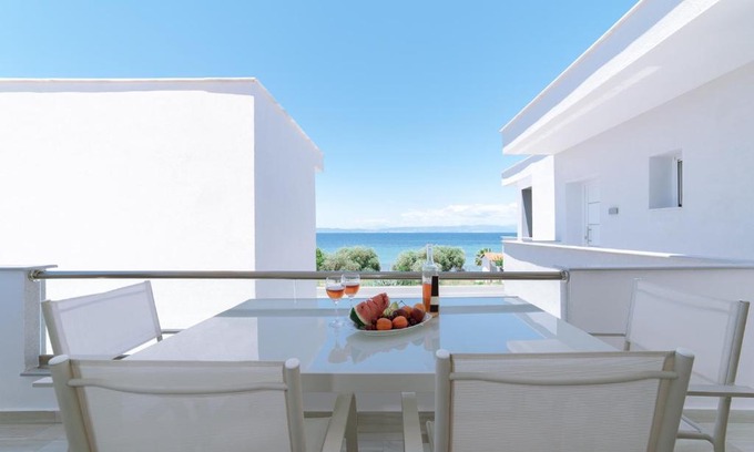 Skala Sotiros Apartment | Oceanfront Escape: Guest Rated 9.7 with Summer Vibes