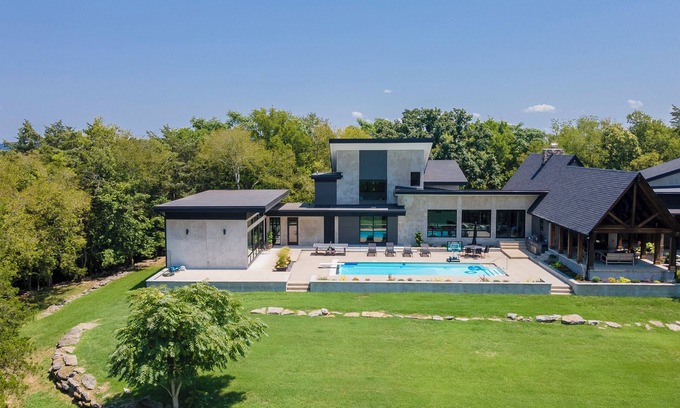 Franklin House | Summer Flash Sale* I Above Nashville Sanctuary I Pool I Fire Pit I Studio
