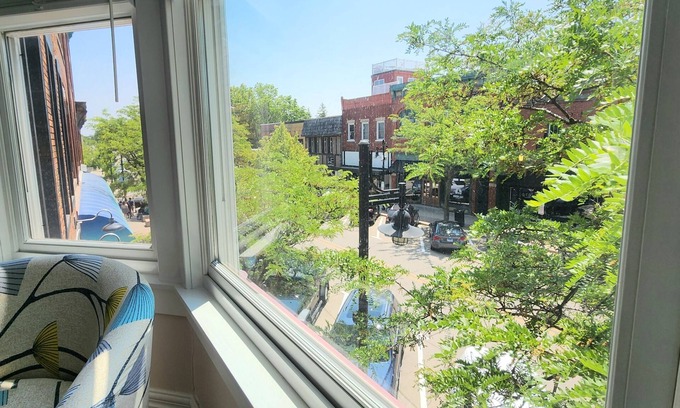 South Haven Apartment | Downtown Suite with Pool – Guest Rated 10/10 Experience