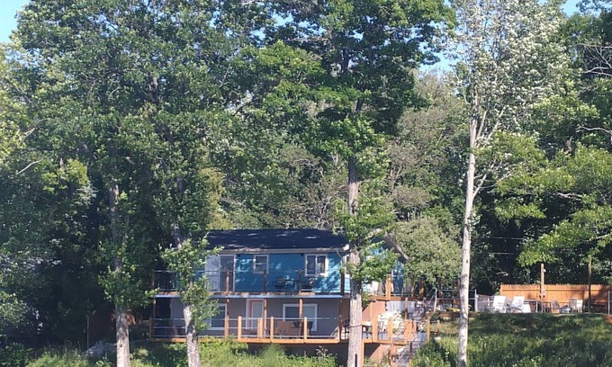Walkerville Cottage | Unforgettable Summer Memories with Ocean and Lake Views