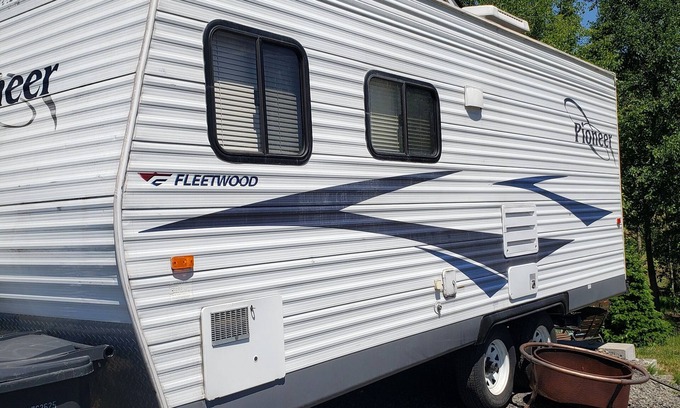 Marylhurst House | Family-Friendly Summer Fun Camper with Kitchen Amenities