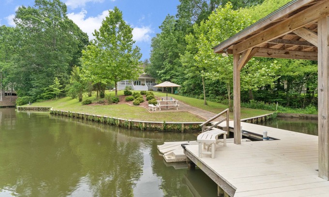 Eatonton House | Experience Lakeside Elegance: Pet-Friendly Home with Dock