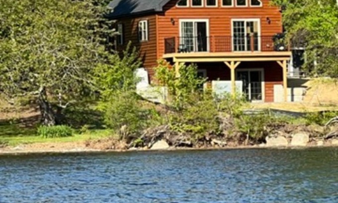 Smithfield Cottage | Idyllic Waterfront Cottages with Private Beach & Pool