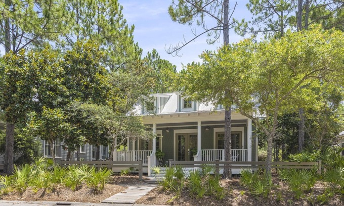 Forest District House | Book Your Fall Escape with Oceanfront Views & Bikes!