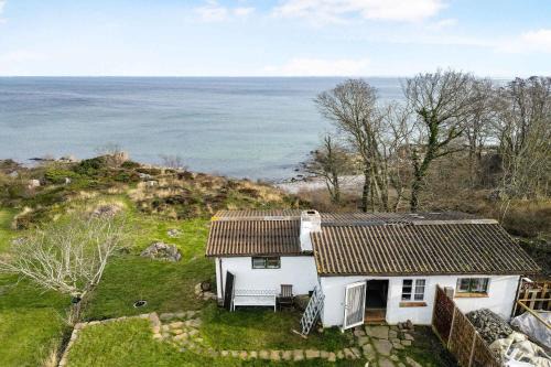Sandkaas House | Cozy Holiday Home Steps From the Sea - Pet and Child Friendly