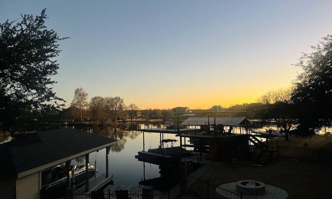 Granite Shoals House | Ultimate Retreat | Relax by the Lake with Pool Access