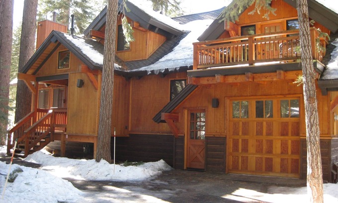 Truckee House | Experience Summer in the Sierras with Pool and Hot Tub