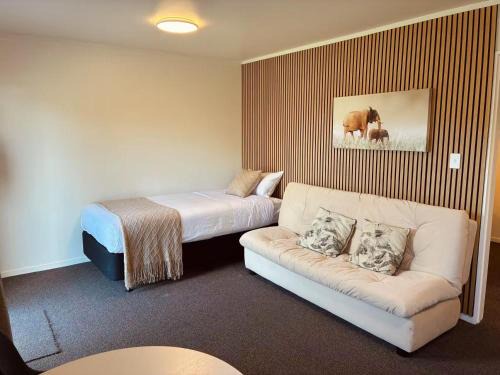 Orewa House | Oceanfront Summer Inn Motel with Family-Friendly Amenities