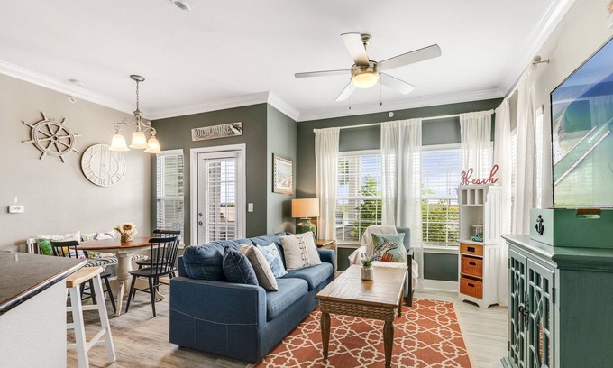 Corpus Christi Condo | Beachfront Retreat: Ideal for Winter Texans, Sleeps 8