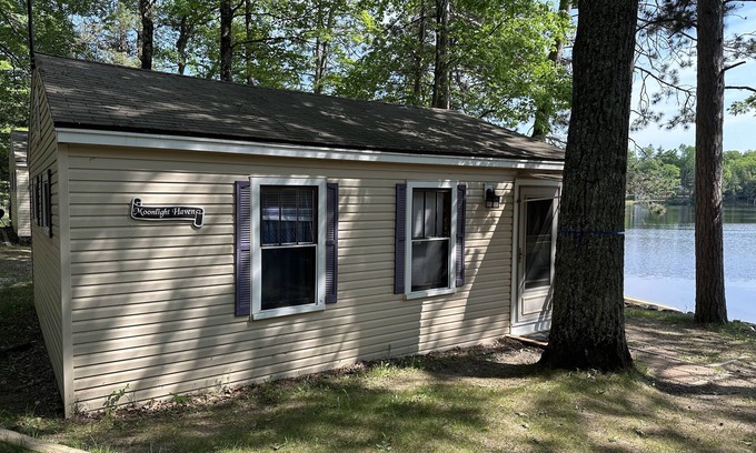 Lake Tomahawk Cabin | Relaxing Lakeside Cabins with Family-Friendly Amenities