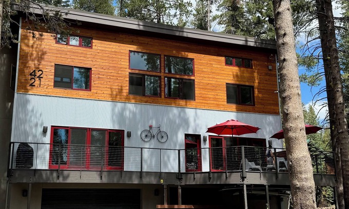Serene Lakes House | Relaxing Summer Lake Ski House with Pool & Family Amenities