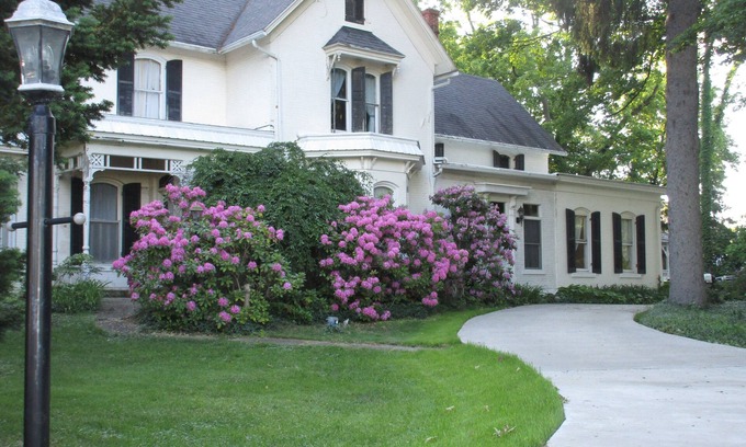 Granger House | Historic Hotel with Master Suites & Family-Friendly Amenities