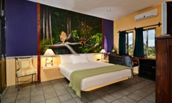 Colonia Independencia Hotel | Charming Summer Place Inn: Family-Friendly & Pool Access