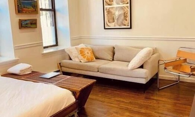 Crown Heights Apartment | Relaxing Summer Retreat in Brownstone Brooklyn Awaits!