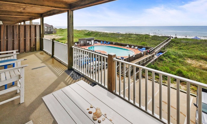 Hatteras Condo | Oceanfront Condo: Dog-Friendly with Pool & Hot Tub