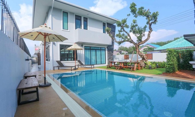 Sattahip Villa | Discover Summer Sense Sattahip Pool Villa with Ocean Views