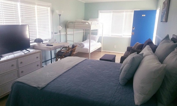 Wildwood Hotel | Cozy Summer Studio Steps from Beach with Free Treats