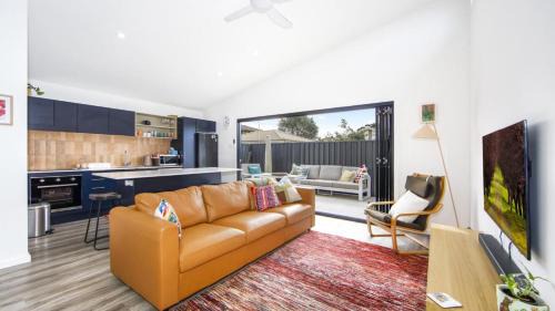 Ettalong Beach House | Cozy Cabin with Ocean Views and Free Wifi