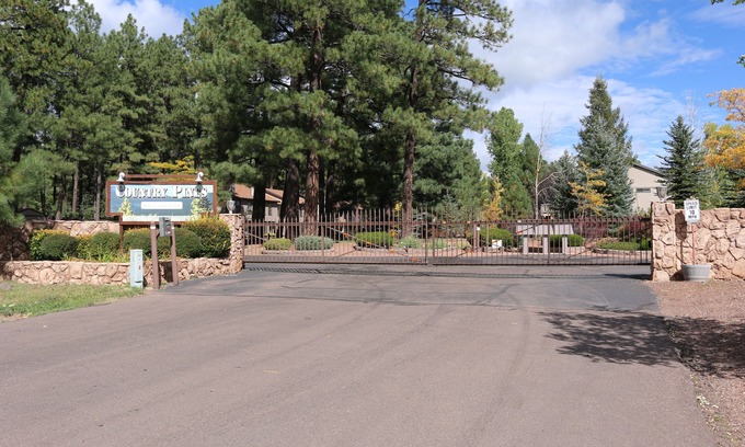 Pinetop House | Premier White Mountain Executive Rental in Gated Community
