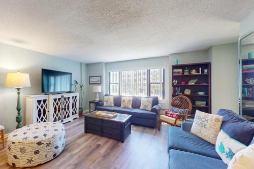 Salter Path Apartment | Relax at Summer Winds Condo Unit 216 with Pool & Hot Tub
