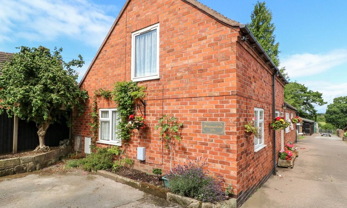 Uttoxeter House | Family-Friendly Summerfields Cottage in Uttoxeter Awaits