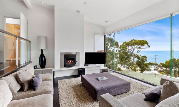 Lorne House | Discover Family-Friendly Comfort at Summerhills House