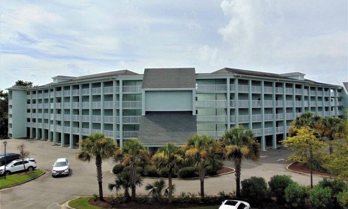 North Litchfield Beach Condo | Experience Summerhouse Villas: Oceanfront with Resort Perks!