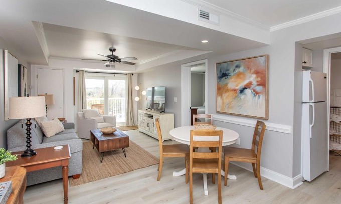North Litchfield Beach Apartment | Beachfront Summerhouse Villas Condo with Pool & Hot Tub!