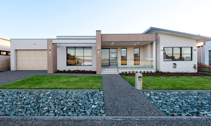 Diamond Beach House | Oceanfront Bliss at Summerland 10, Rated 10/10 by Guests
