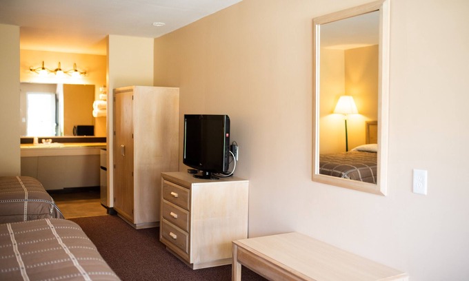Summersville Hotel | Relaxing Summers Inn: Family-Friendly with Complimentary Breakfast