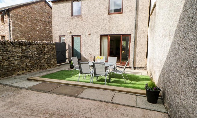 Kirkby Stephen House | Exceptional Summerseat: Family-Friendly Retreat, Rated 9.8