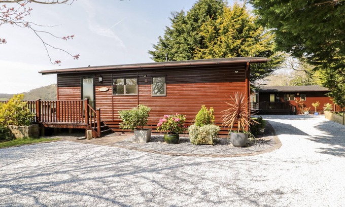 Rhyd-y-foel Cottage | Pet-Friendly Summertime Lodge with Garden in Rhyd-Y-Foel