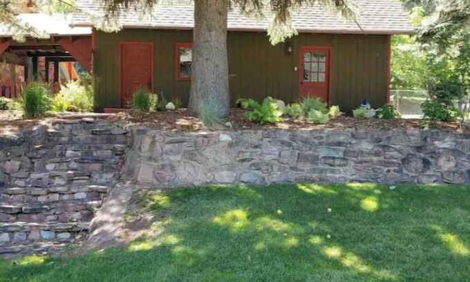 Trimble House | Charming Guest Apartment with Spa & Hot Tub Amenities