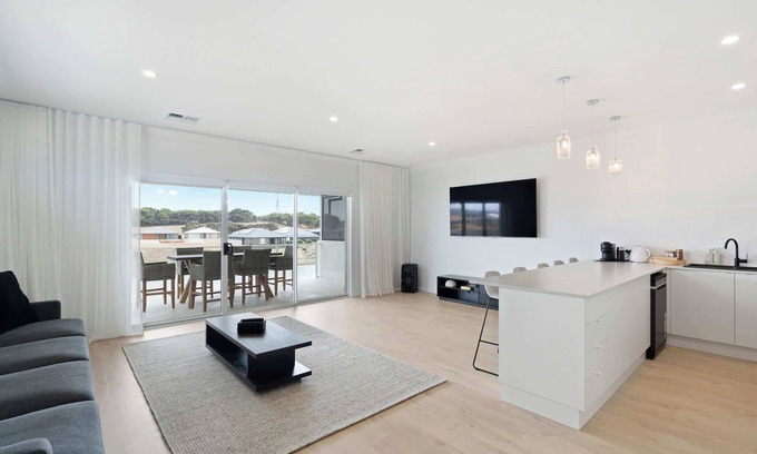Nangkita House | Summervale House – 108 Blanche Pde