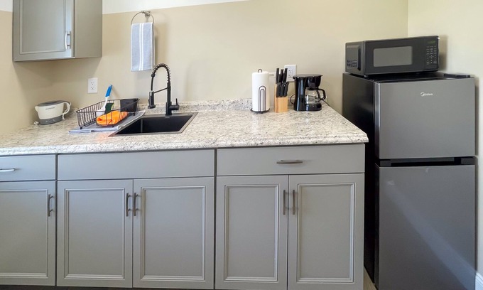 Iona House | Eco-Friendly Summerwind Studios: Family-Friendly Getaway