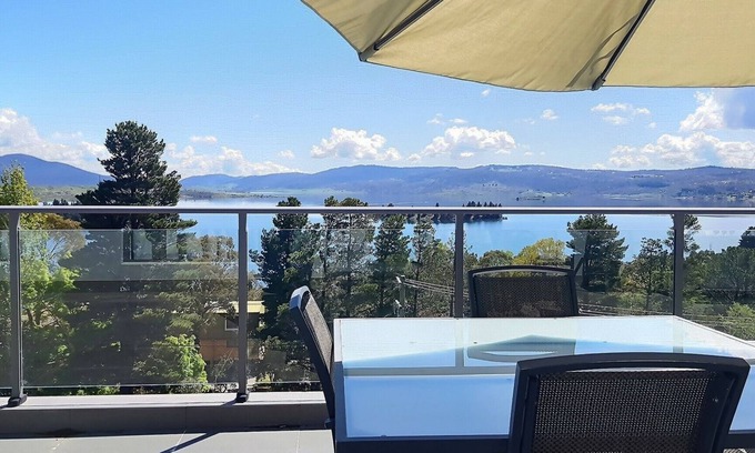 Jindabyne Apartment | Summit 14 - Impressive Apartment with Scenic Lake View