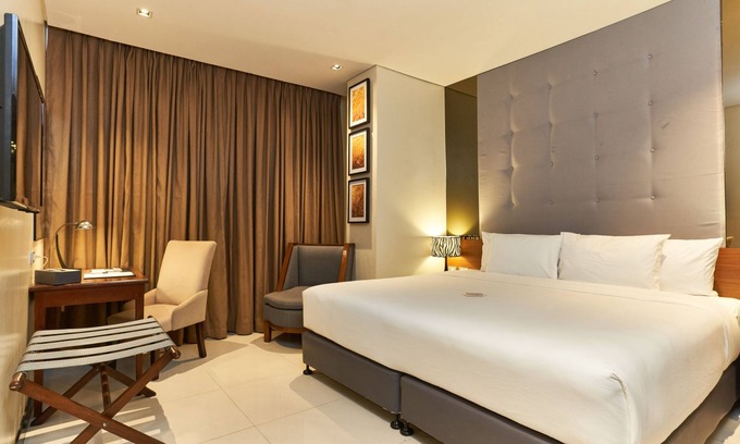 Tacloban Hotel | Discover Summit Hotel Tacloban: Pool, Dining & Great Ratings