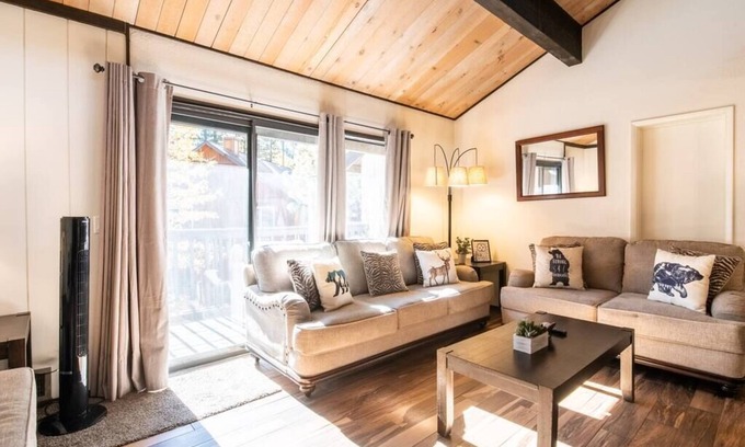 Summit Estates House | Convenient Summit Lodge with Spa, Pet-Friendly & Breakfast